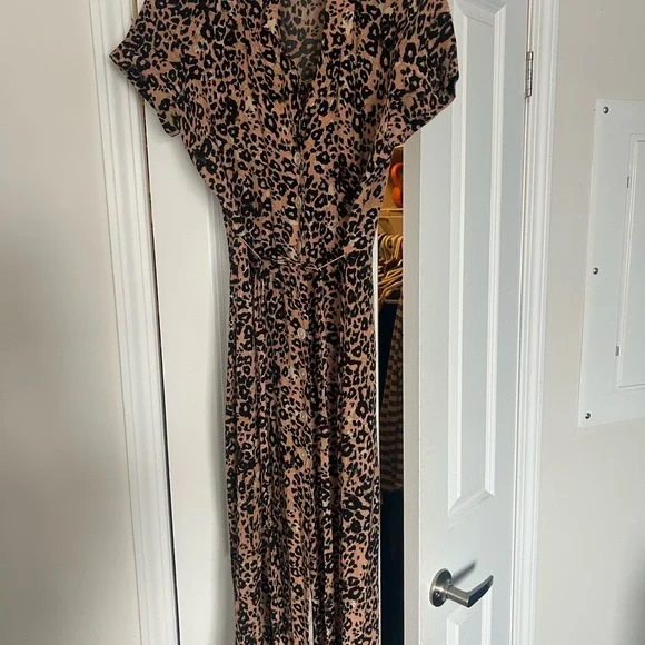 Wilfred Tan and Cream Button Down Shirt with Notched Collar - Picture 2 of 3